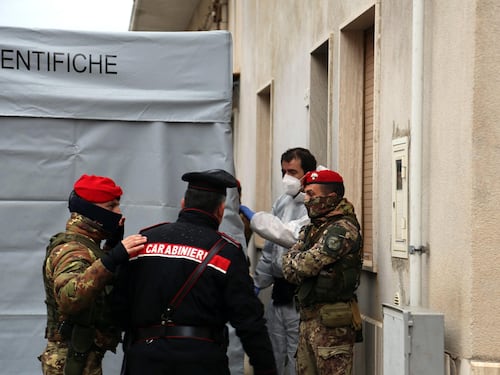 Maestra, amante, complice. Finisce in cella come il boss