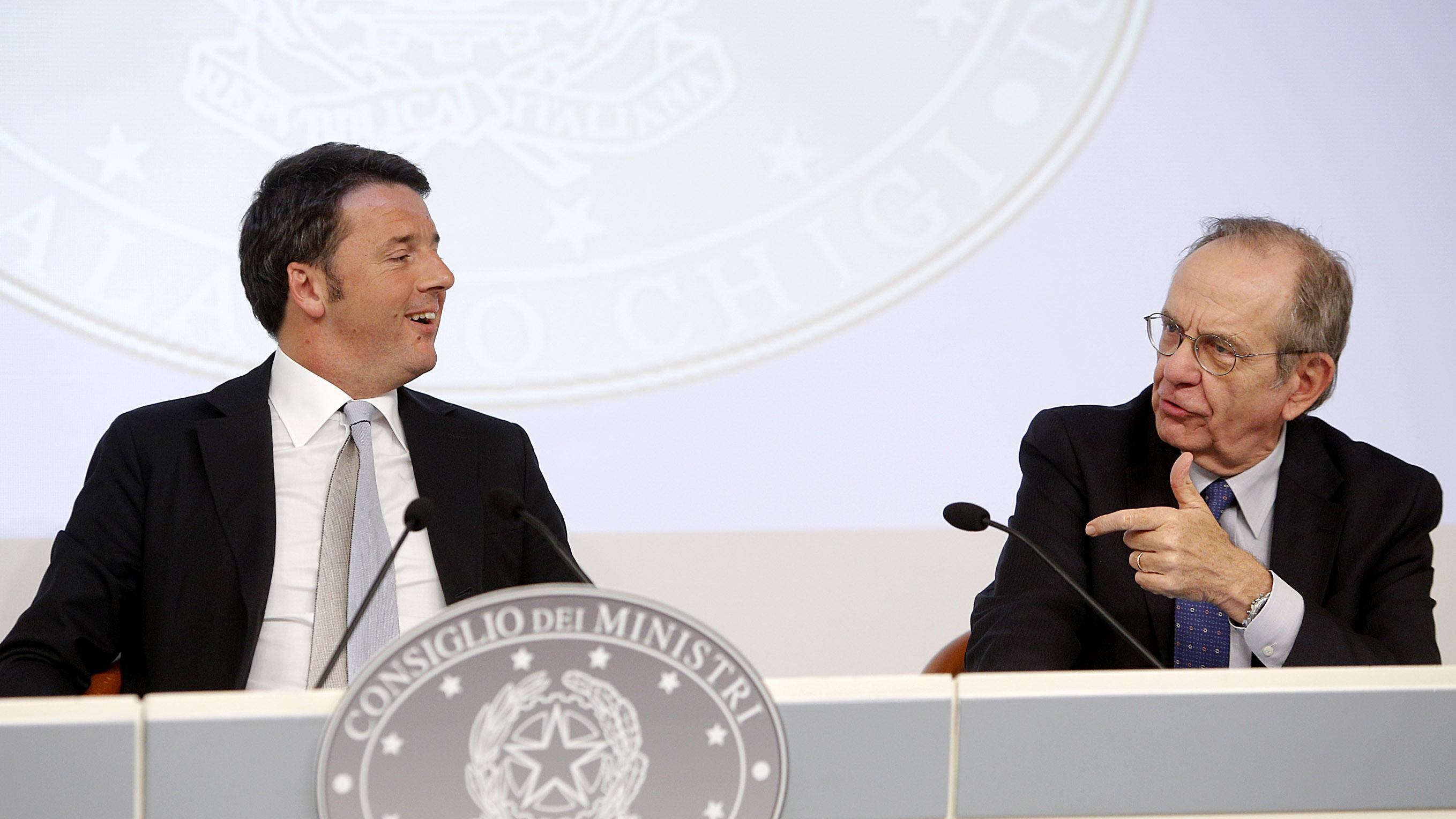 Quelle cure economiche inconciliabili che fanno litigare Padoan e il premier
