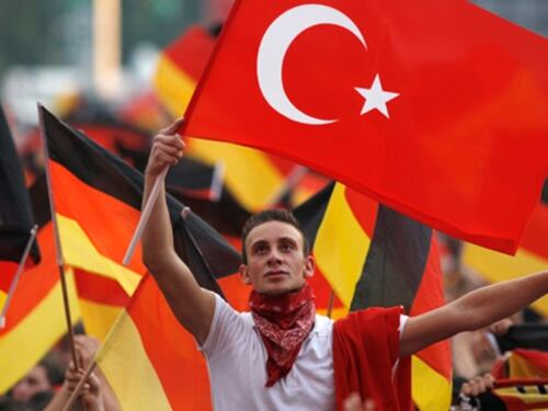 Alta tensione tra Germania e Turchia, annullato vertice tra ministri