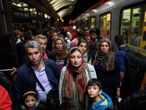 Ma Londra frena sull'accoglienza: "Da noi soltanto 15mila migranti"