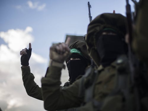 Hamas verso l’intesa sul disarmo. Ma punta a tenere le armi leggere