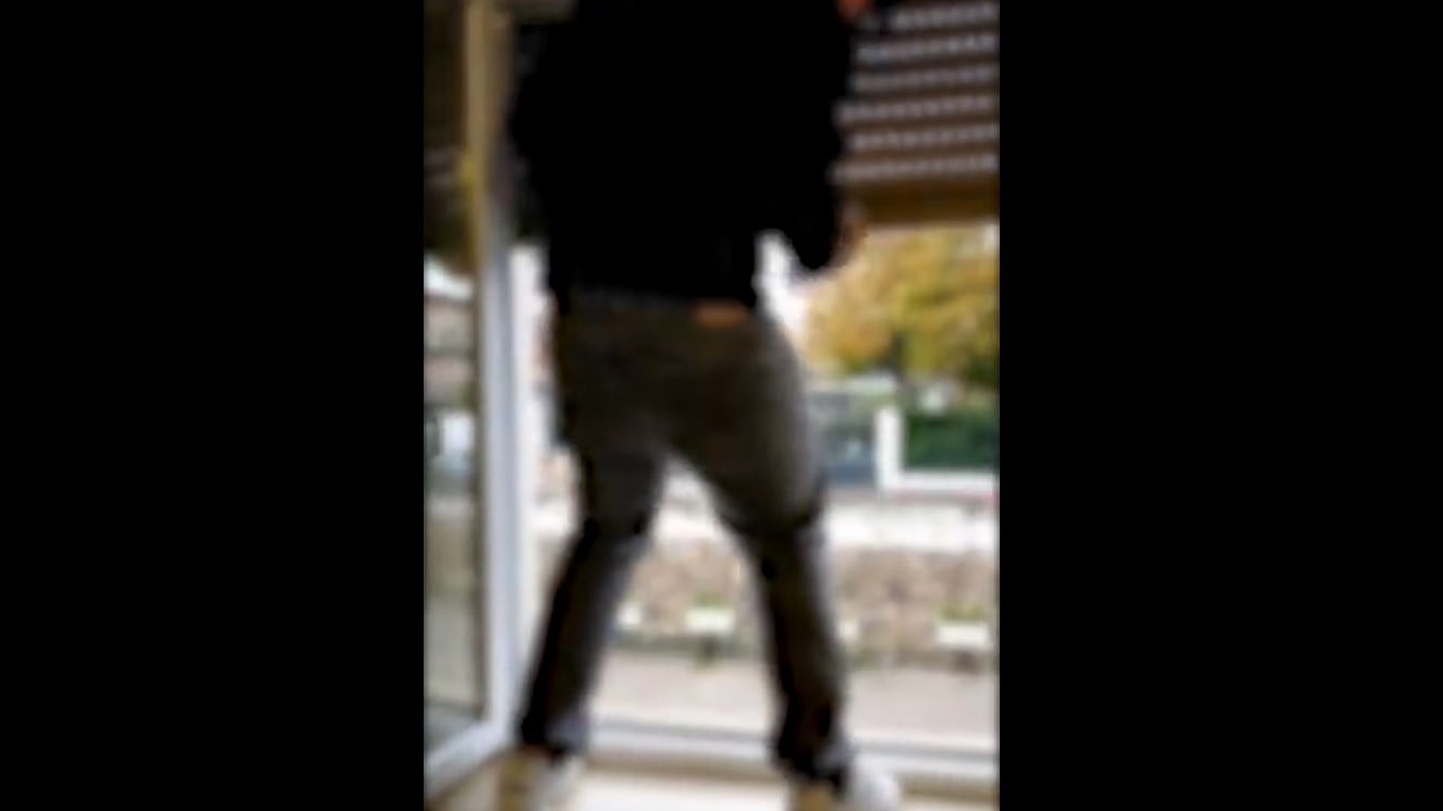 Atti vandalici in una scuola napoletana, la denuncia sui social