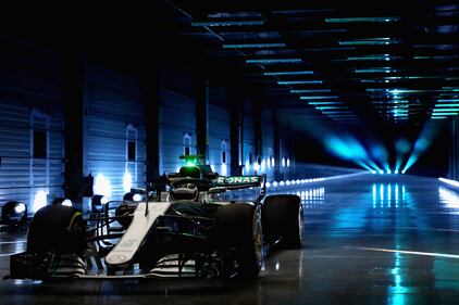 La Mercedes esce allo scoperto: ecco le foto della nuova W09 10