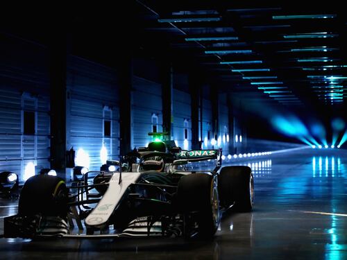 La Mercedes presenta la nuova W09: "Più che una macchina"