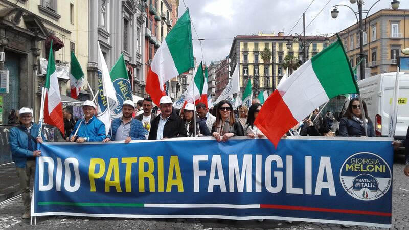 Fratelli d’Italia in corteo a Napoli: “Basta coi burocrati di Bruxelles e al Nazareno europeo” 2