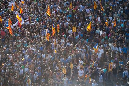 Barcellona in piazza per la pace dopo la strage sulla rambla 6