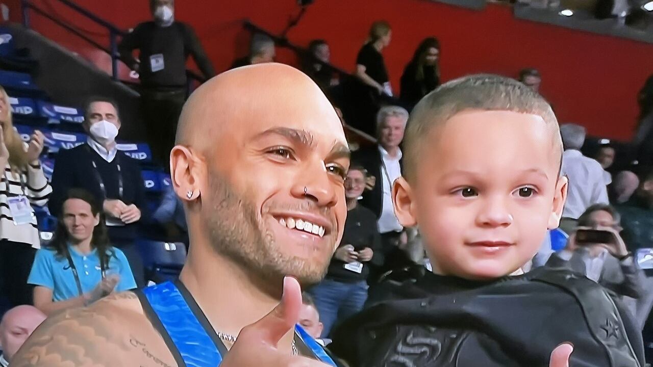 "Dedicato a tutti i papà". Jacobs, dopo i Giochi anche l'oro ai Mondiali