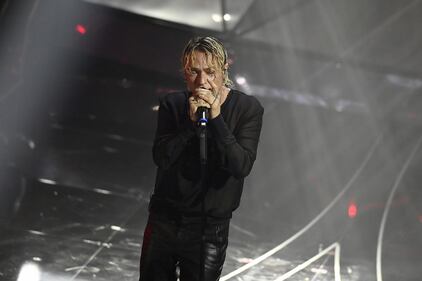 Sanremo 2024: ecco il look della seconda serata del Festival di Irama 6