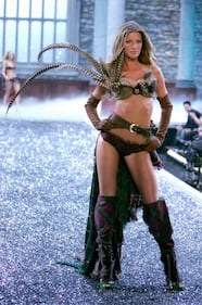 Gisele Bundchen sexy in costume 4