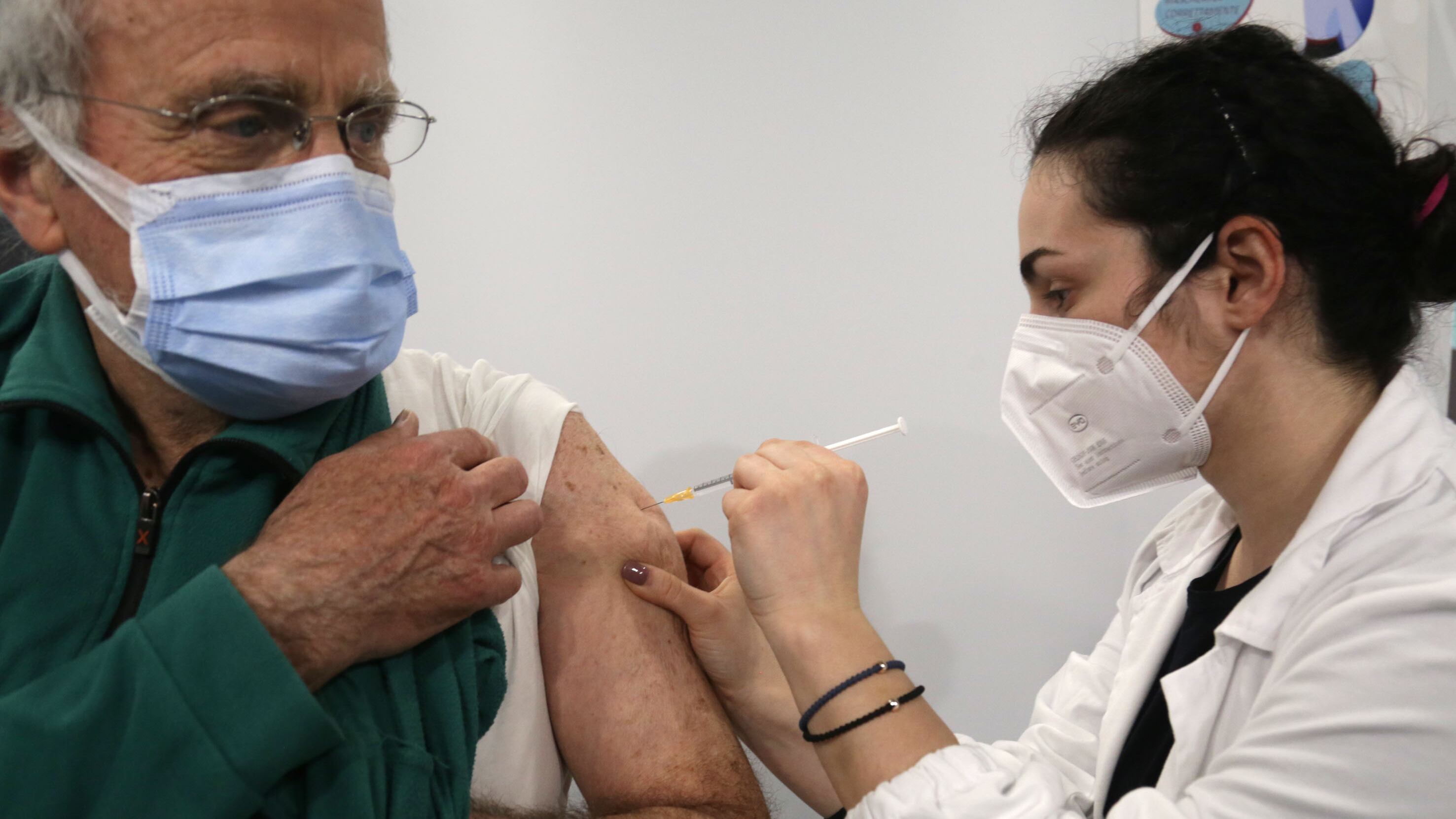 "Volontario al centro vaccinale": così il sindaco impiega chi prende il reddito di cittadinanza