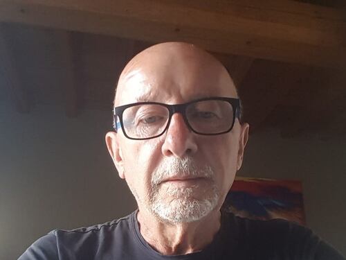 Ripara la buca a sue spese. Ma il Comune lo multa