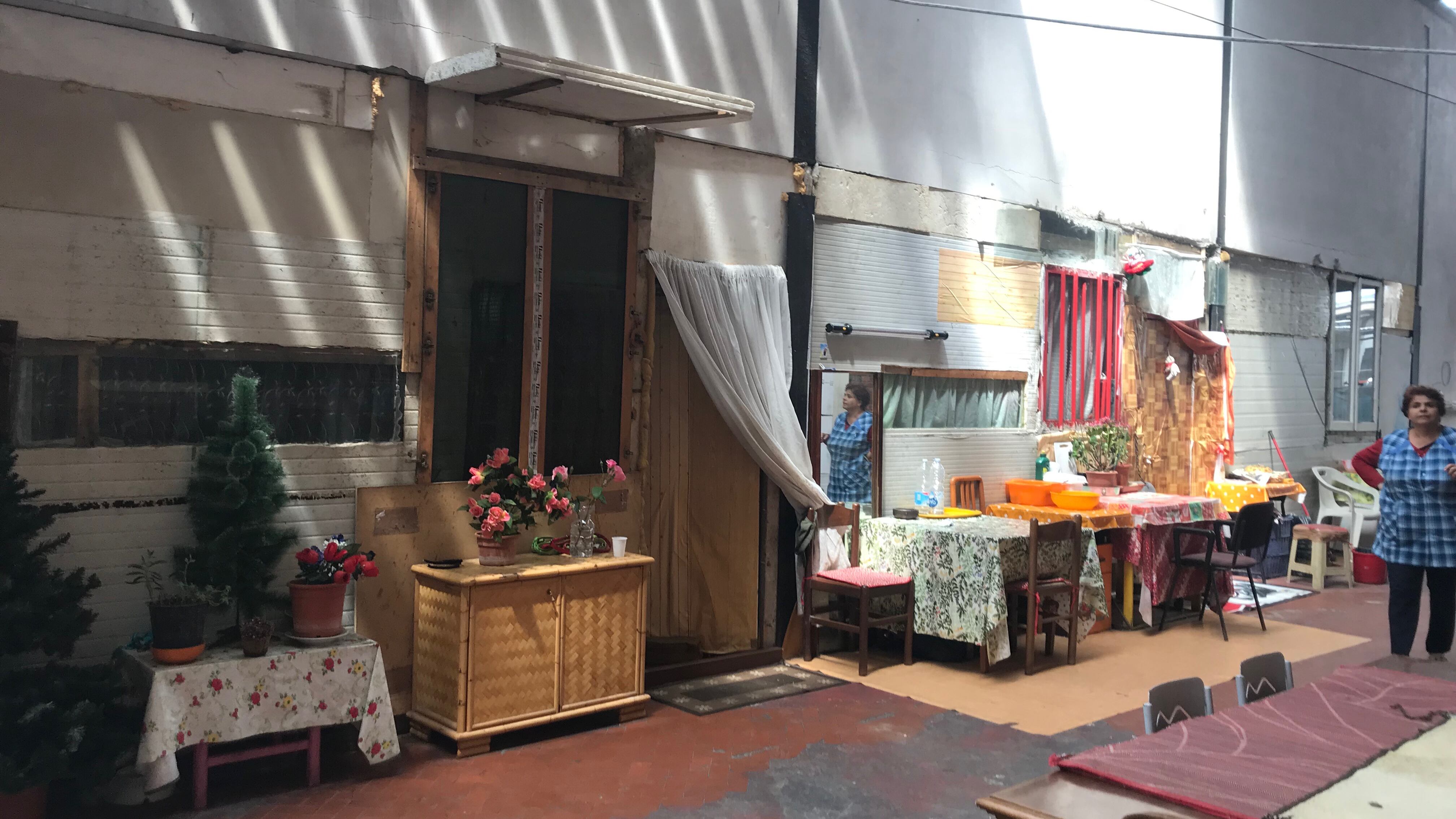 Sporcizia e droga, l'ex fabbrica occupata nella Firenze di Nardella