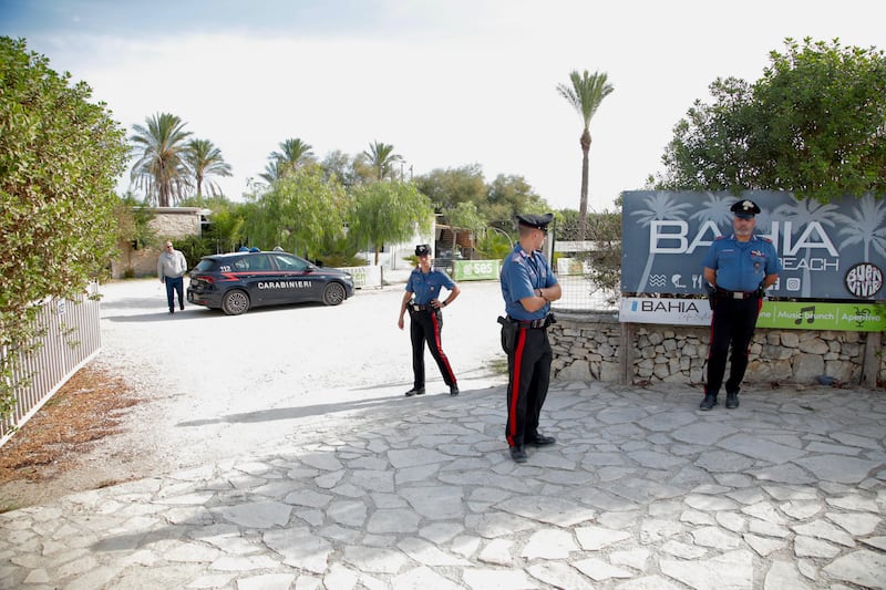 I carabinieri dopo la sparatoria di Molfetta 1