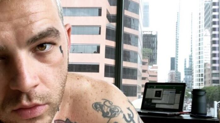 "Mi invia le foto dei suoi genitali". Salmo travolto dalle accuse choc