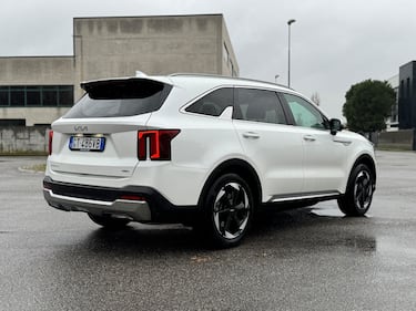 KIA Sorento HEV 2025: guarda la gallery del SUV 7 posti ibrido full 1