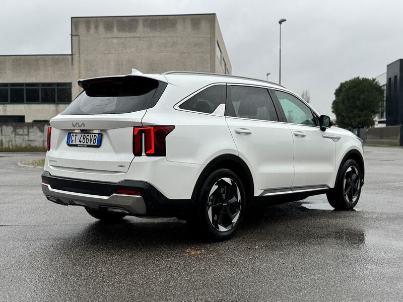KIA Sorento HEV 2025: guarda la gallery del SUV 7 posti ibrido full 1