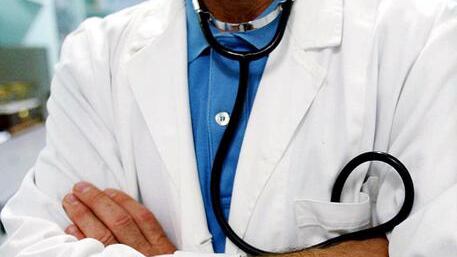 Pediatra già condannato esercitava ancora: stuprati undici bambini