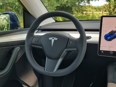 Tesla Model Y RWD 2023, guarda la galleria fotografica  17