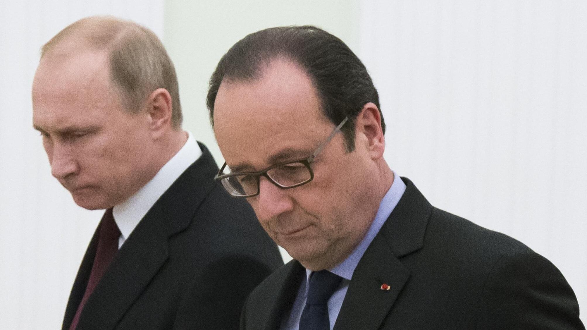 "Se falliamo a Mosca è guerra". Hollande e Merkel, ultime carte