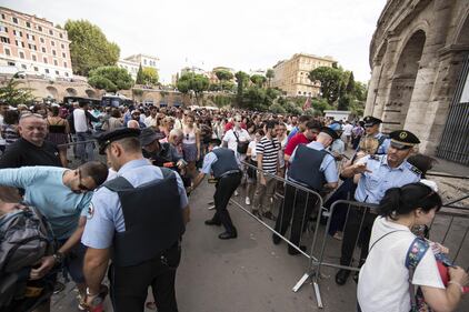 I sindacati tengono chiuso il Colosseo 13