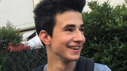 Muore di meningite a 22 anni, paura in discoteca: "Chi c'era si controlli"