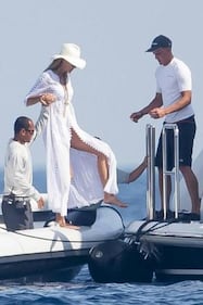 Elle Macpherson, fisico mozzafiato a Saint Tropez 2