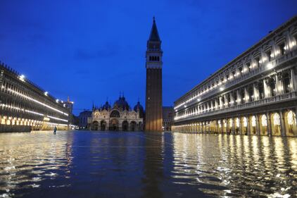 Allerta per l’acqua alta a Venezia che questa mattina ha registrato 120 cm sul livello medio del mare 1