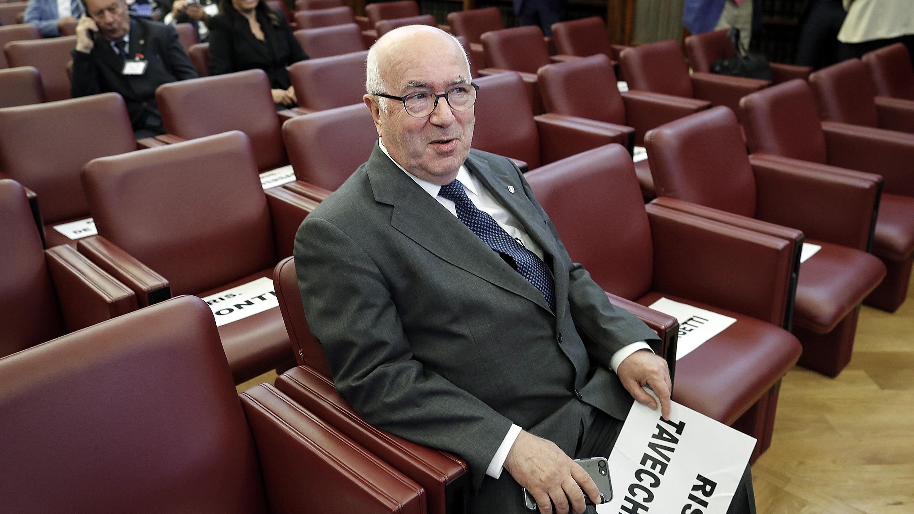 Addio a Tavecchio, l'ex Dc che inciampò su una banana e il mondiale di Russia