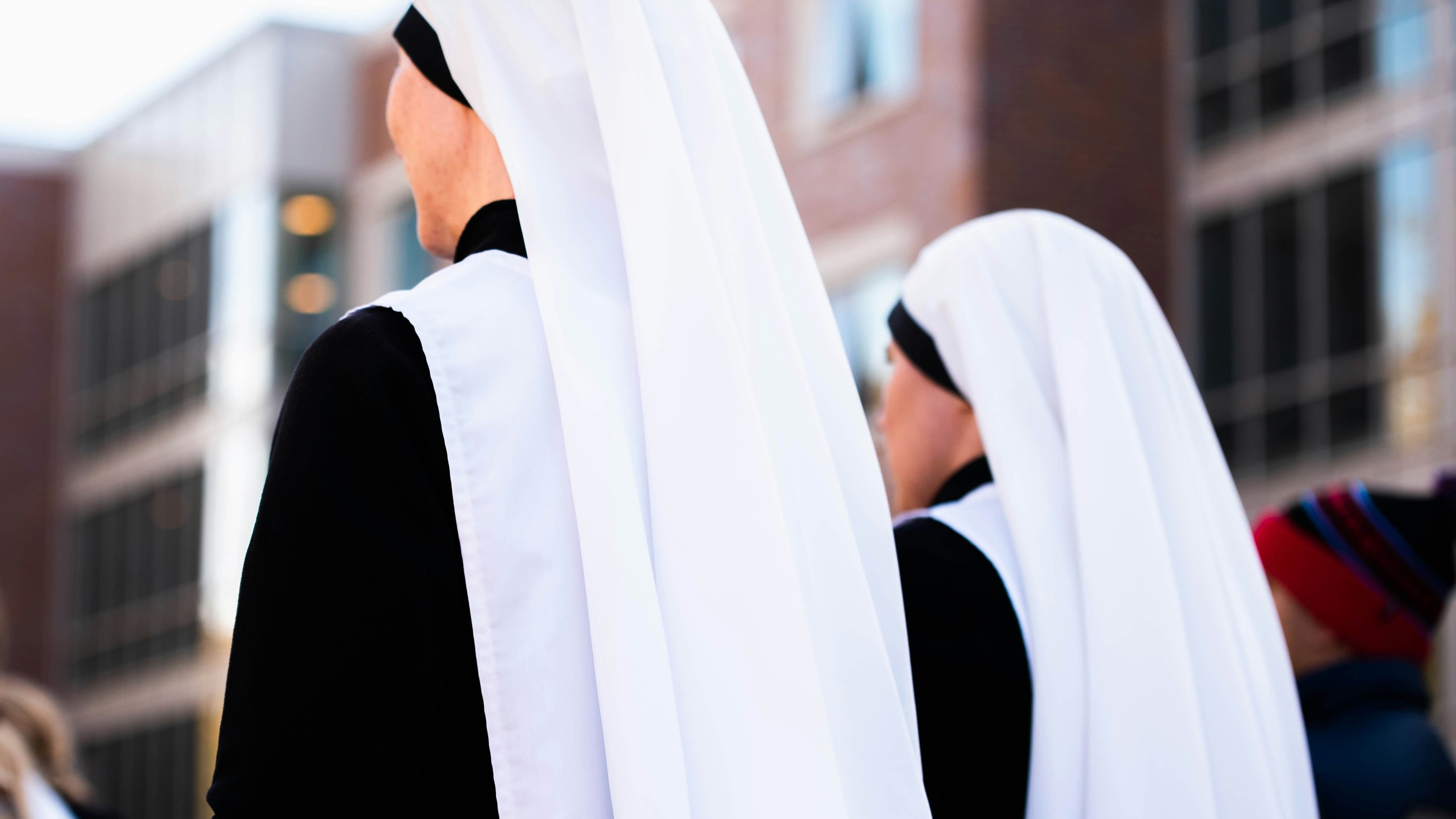Da Verona parte la rivoluzione delle diocesi. Meno preti? Laici e donne "guide pastorali"