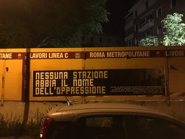 Il blitz anti razzista a Roma, vernice sulla statua del generale "colonialista" 10