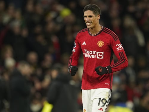 Calciomercato, tra colpi e sogni: Varane al Como è realtà, parte il valzer dei portieri in Serie A
