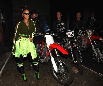 Rihanna sexy per la sua collezione 10