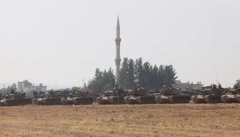 I carri armati turchi penetrano in Siria 8