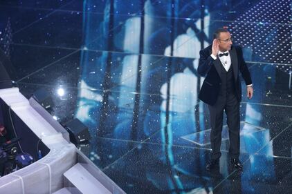 Sanremo 2016: gli abiti della prima serata 4