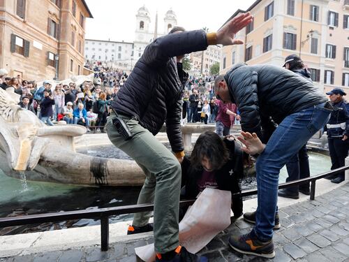 "Protesta inutile". Persino i verdi tedeschi ripudiano gli eco-vandali