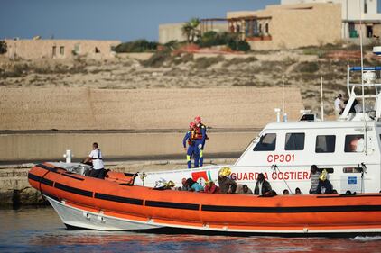 Lampedusa,sbarcano altri 166 clandestini 5