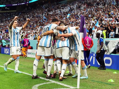 Messi la fa, l’Olanda la smonta: Lautaro porta in semifinale l’Argentina