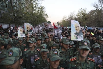 Teheran, milioni di persone ai funerali di Soleimani 4