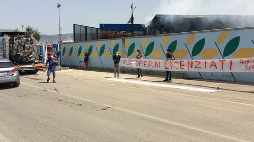 Rifiuti in fumo, la lunga giornata di San Vitaliano: il ministro Costa nel sito incendiato   18