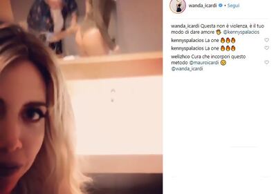 Wanda Nara, sexy in costume rosso su Instagram 8