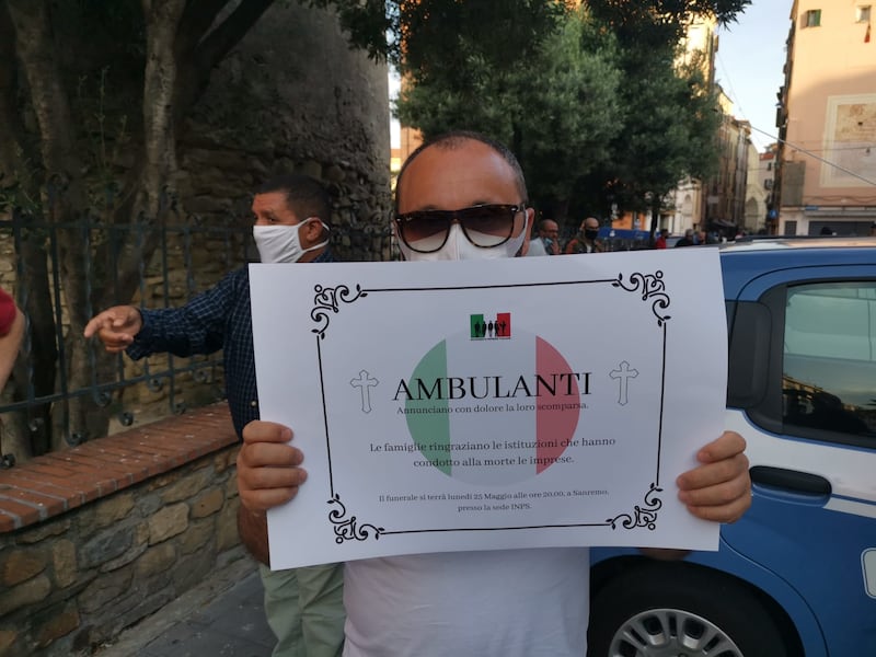 Sanremo: partite iva celebrano funerali delle imprese italiane 9