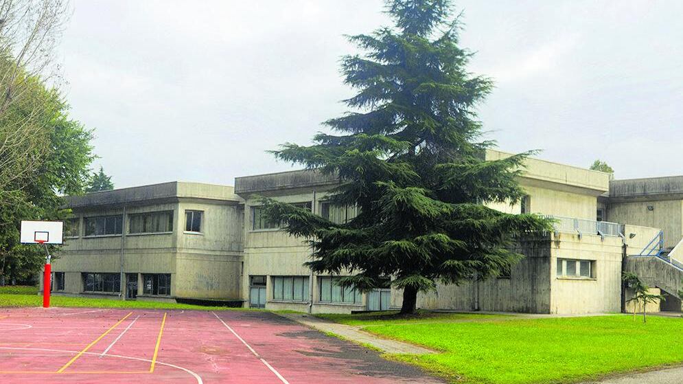 Lavagne distrutte ed estintori svuotati. Vandalizzata l'elementare di Baranzate