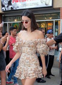 Kim Kardashian e Kendall Jenner, seno in mostra 26