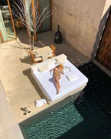 Emily Ratajkowski topless per il marito 8