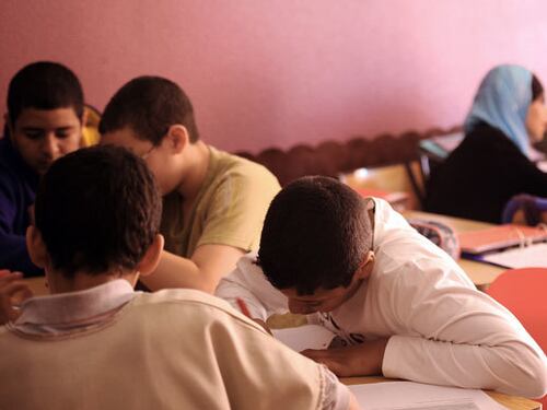 "Donna: non le stringiamo la mano". Esonerati due allievi musulmani