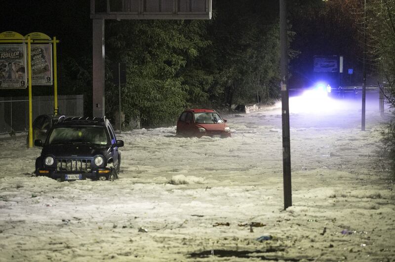 Roma in tilt per la grandine, strade inondate da acqua e ghiaccio 5