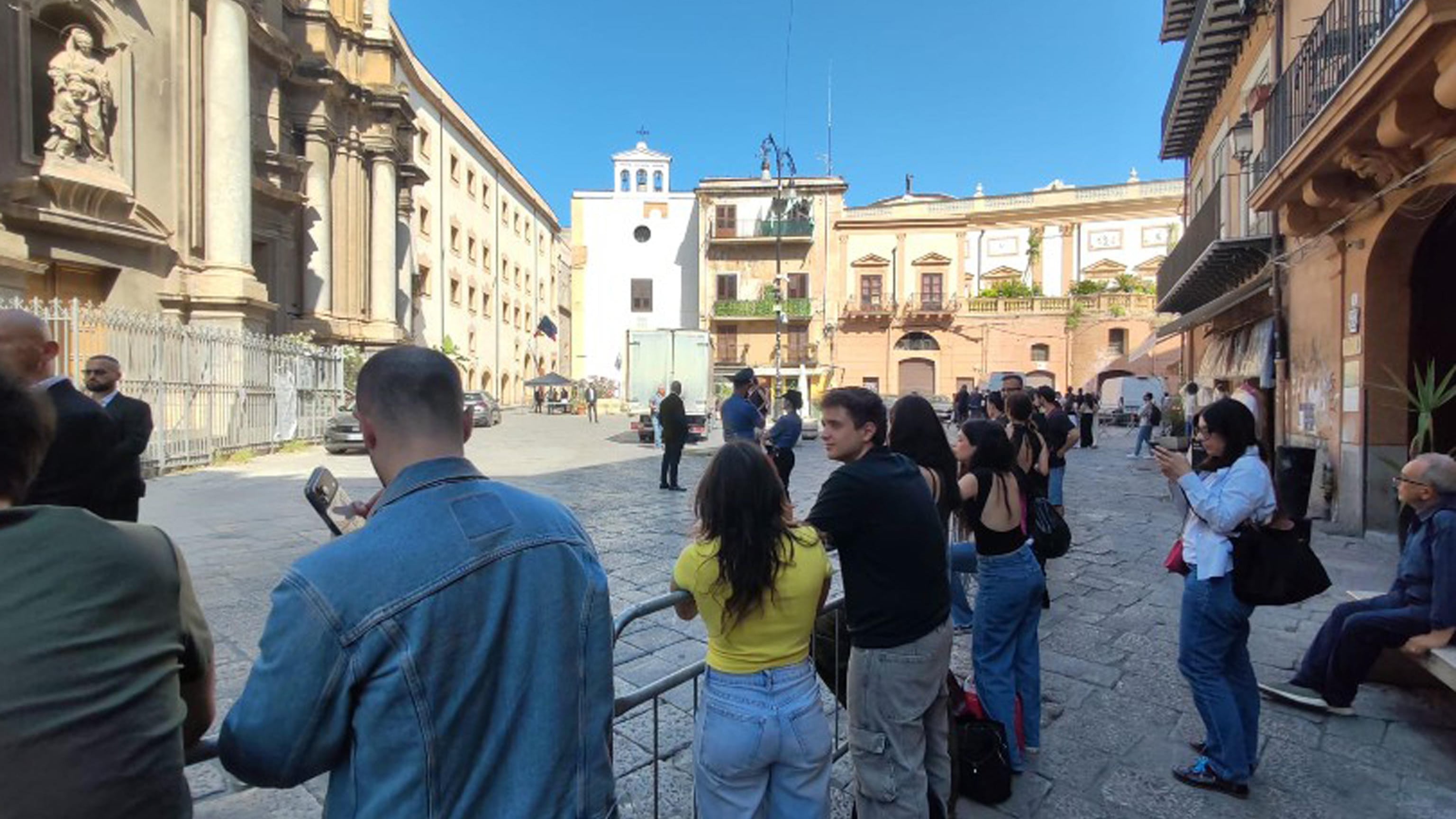 A Palermo la festa per Dua Lipa. E a suonare ci sono anche Elton John e Madonna