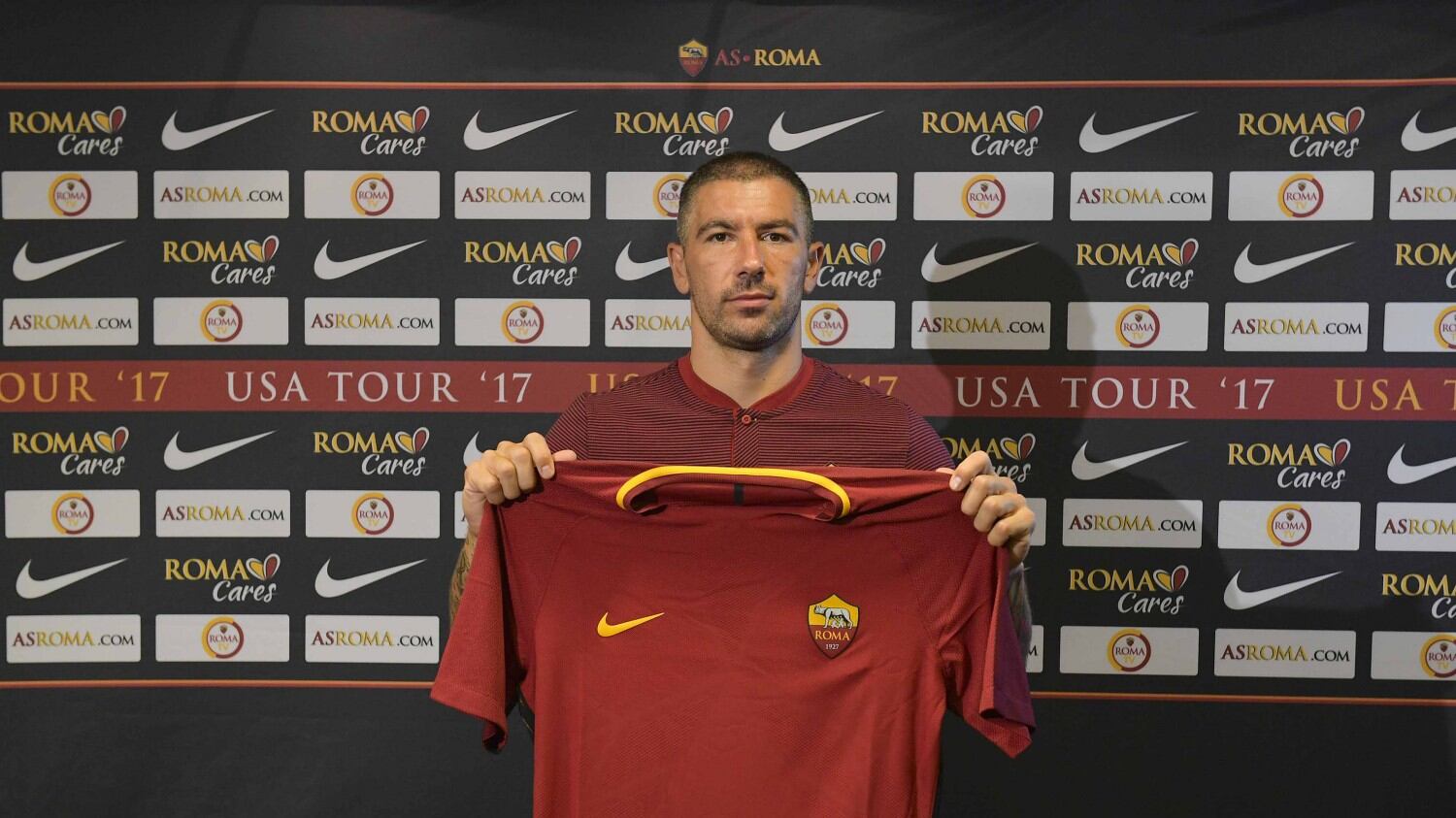 Il ritorno di Kolarov mette d'accordo Roma Insulti da vecchi e nuovi tifosi per l'ex Lazio