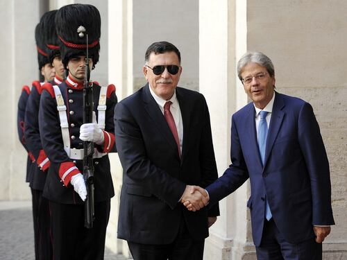 Migranti, al Sarraj a Gentiloni: "Navi italiane in acque libiche"