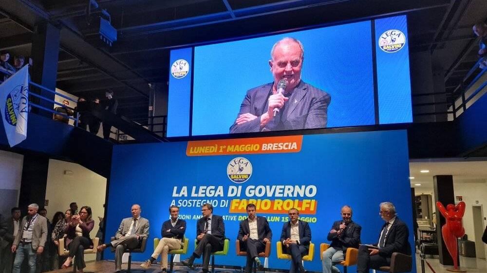 La stoccata di Giorgetti alla Schlein: "Aiutiamo i lavoratori, non i lettori di Vogue"